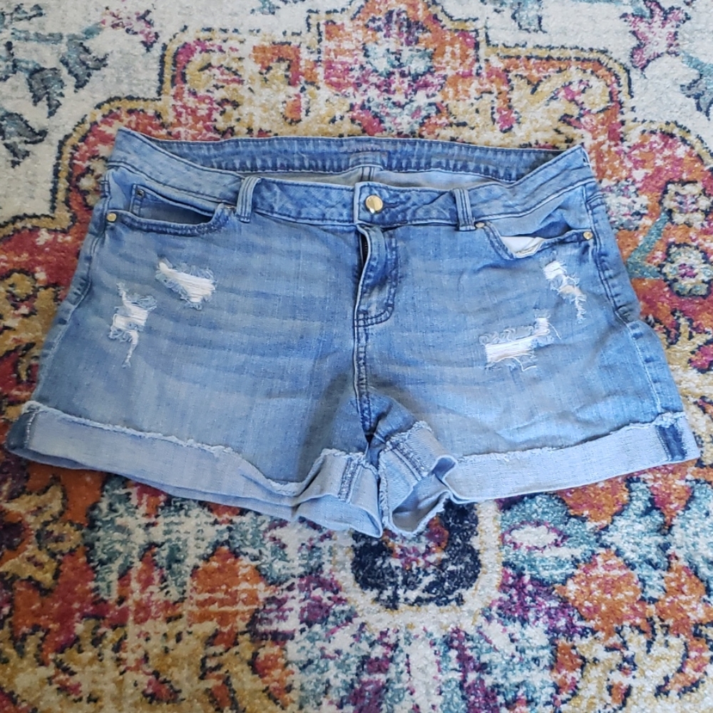 Jennifer Lopez distressed midi jean short